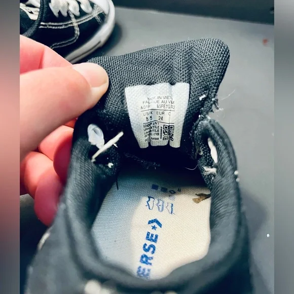 Converse Black and White Low-Tops - Kids size 8 - Picture 6 of 8